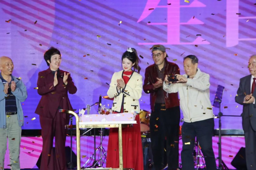 为表彰先进